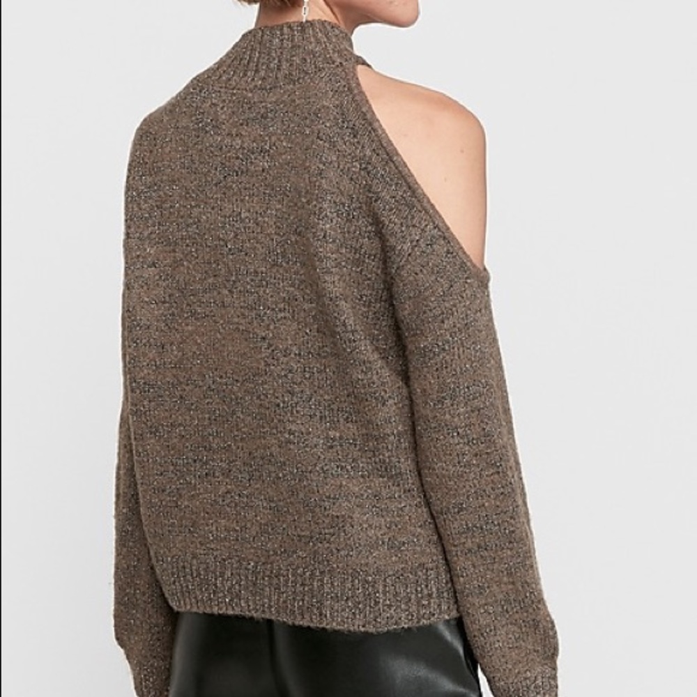 🔮Express one shoulder cut out sweater.